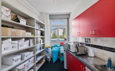 Office - image - 4