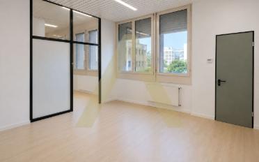 Office - image - 4