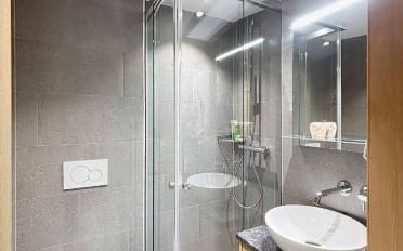 Furnished flat 6 rooms - image - 12