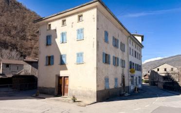 Residential building 7.5 rooms - image - 1