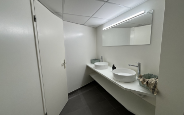 Office - image - 4