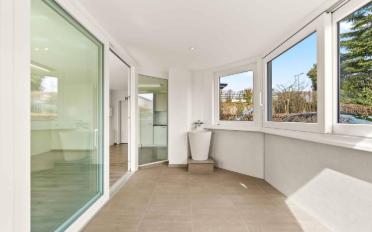 Commercial - image - 8