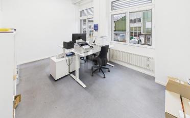 Factory 3 rooms - image - 5
