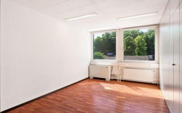 Office - image - 9