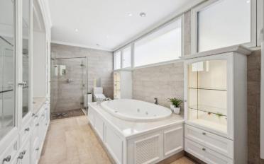 Single house 20 rooms - image - 12