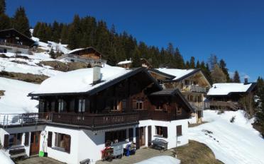 Chalet 7.5 pièces - image - 1