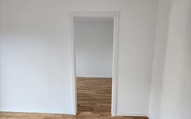 Apartment 4 rooms - image - 13