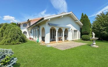 Einfamilienhaus 8.5 Zimmer - image - 1