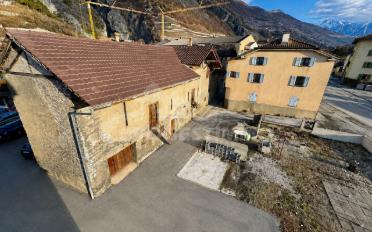Residential building 9.5 rooms - image - 1