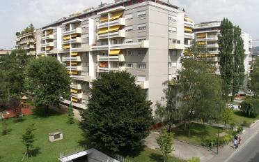 Place à motos couverte - image - 1