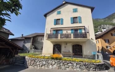 Bifamiliar house - image - 1