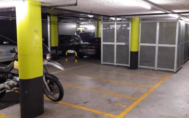 Place à motos couverte - image - 6