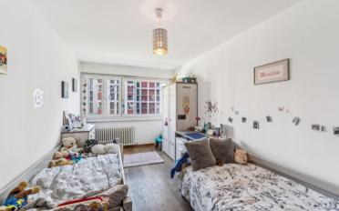 Apartment 4 rooms - image - 9