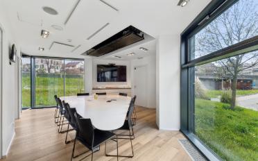 Commercial - image - 9