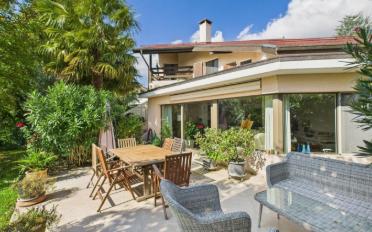 Villa - image - 1