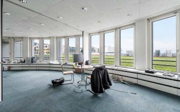 Office - image - 4