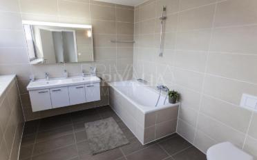 Apartment 4 rooms - image - 3