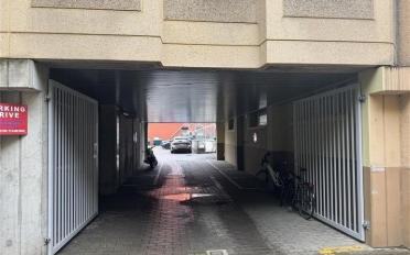 Covered parking place bike - image - 1