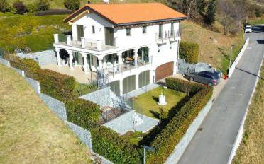 Einfamilienhaus 8.5 Zimmer - image - 1