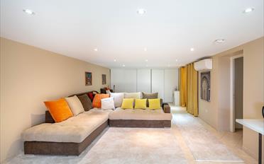 Villa - image - 4