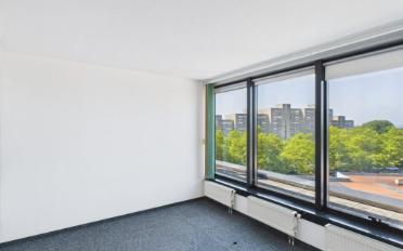 Office - image - 10