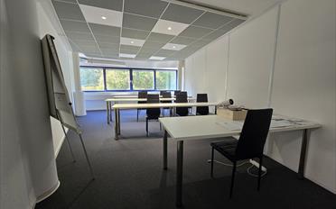 Office - image - 4