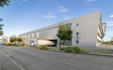 Commercial - image - 3