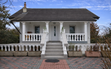Bachelor flat - image - 1