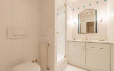 Apartment 8 rooms - image - 10
