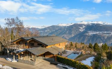 Chalet 7.5 pièces - image - 1