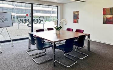 Office - image - 8