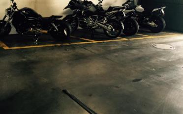 Covered parking place bike - image - 2